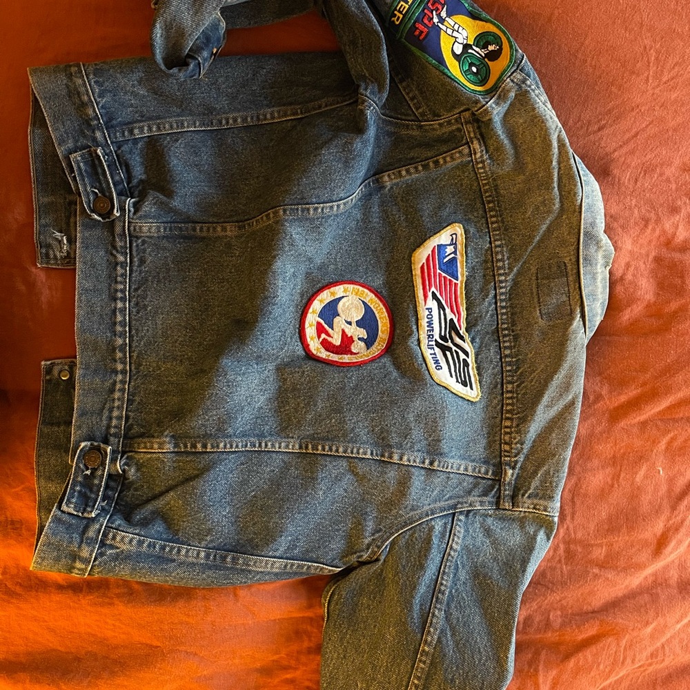 Vintage Levi’s Denim Power Lifting Jacket with patches - Picture 6 of 10